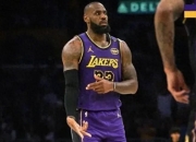 开云体育官方网站-湖人后卫状态神勇，连续砍下三双