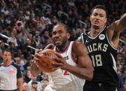 开云体育直播-雄鹿客场击溃对手，战绩迅猛