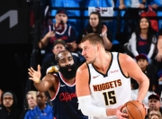 开云体育下载-尼克斯险胜新疆队，约基奇关键制胜