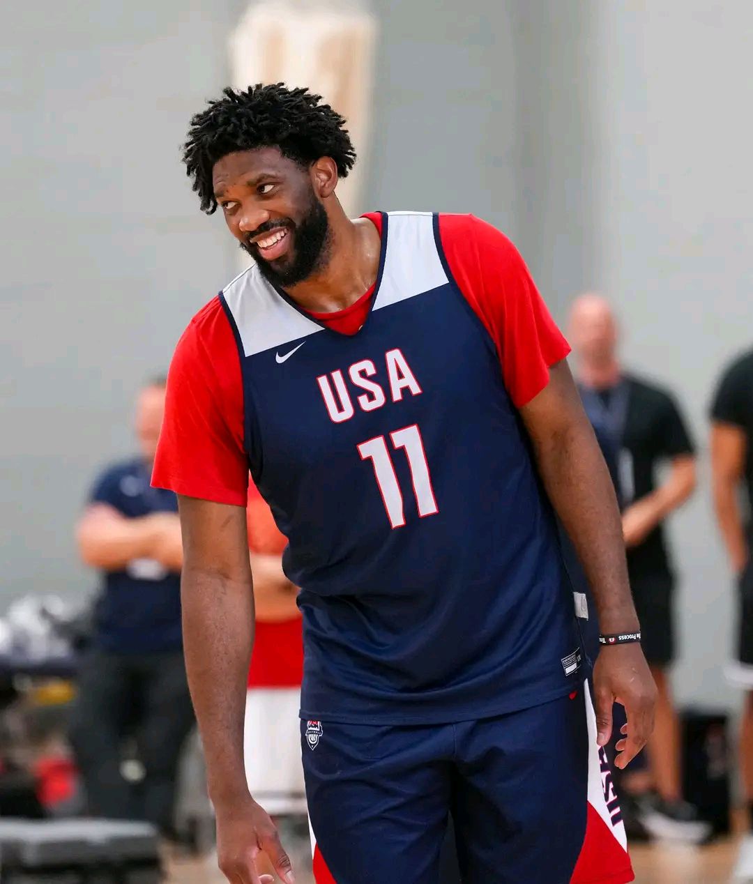 鹈鹕绝地反击巴西男篮，恩比德爆发神勇的简单介绍