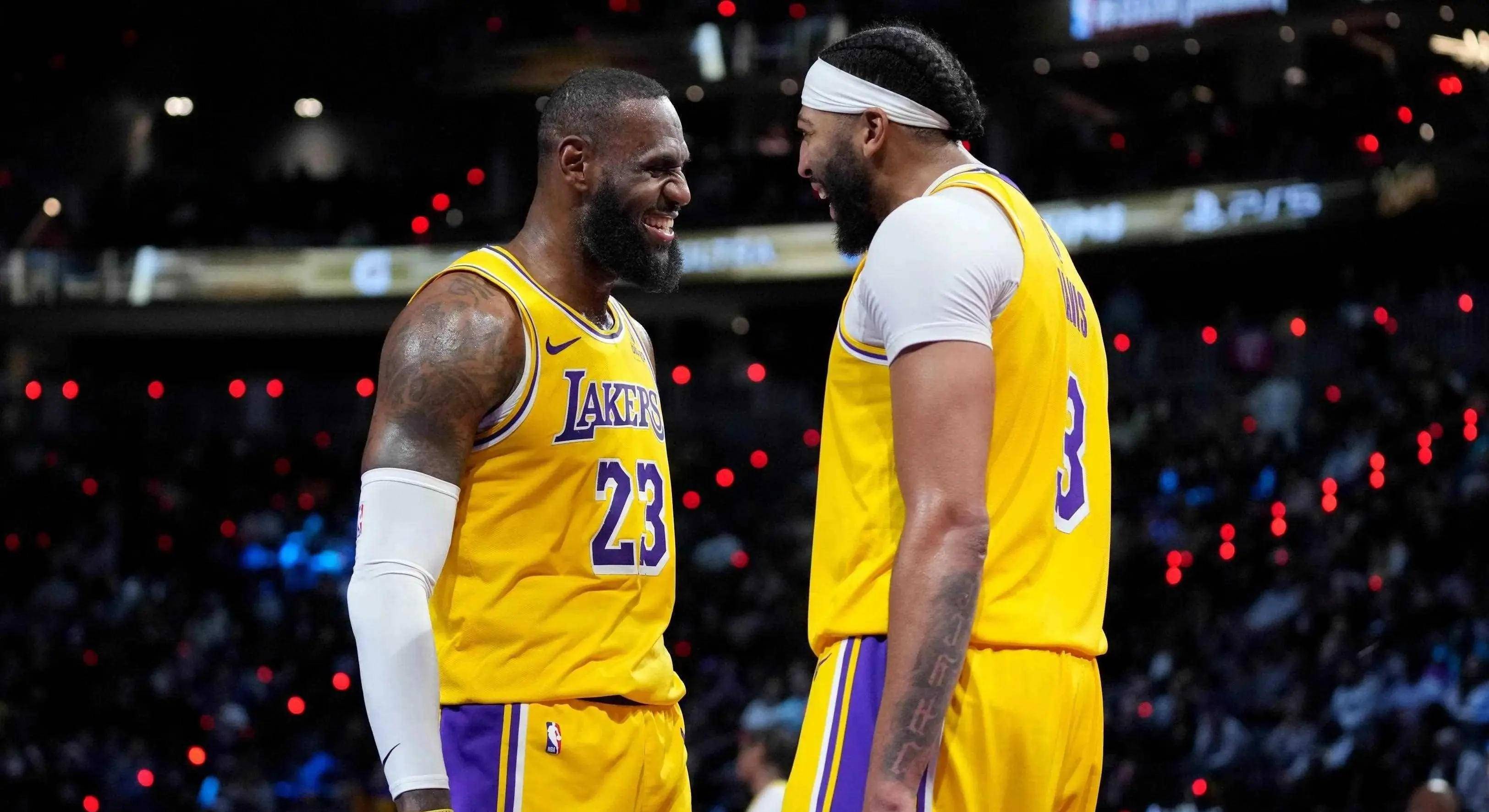 包含热火轻取湖人B队，米切尔高光表现的词条