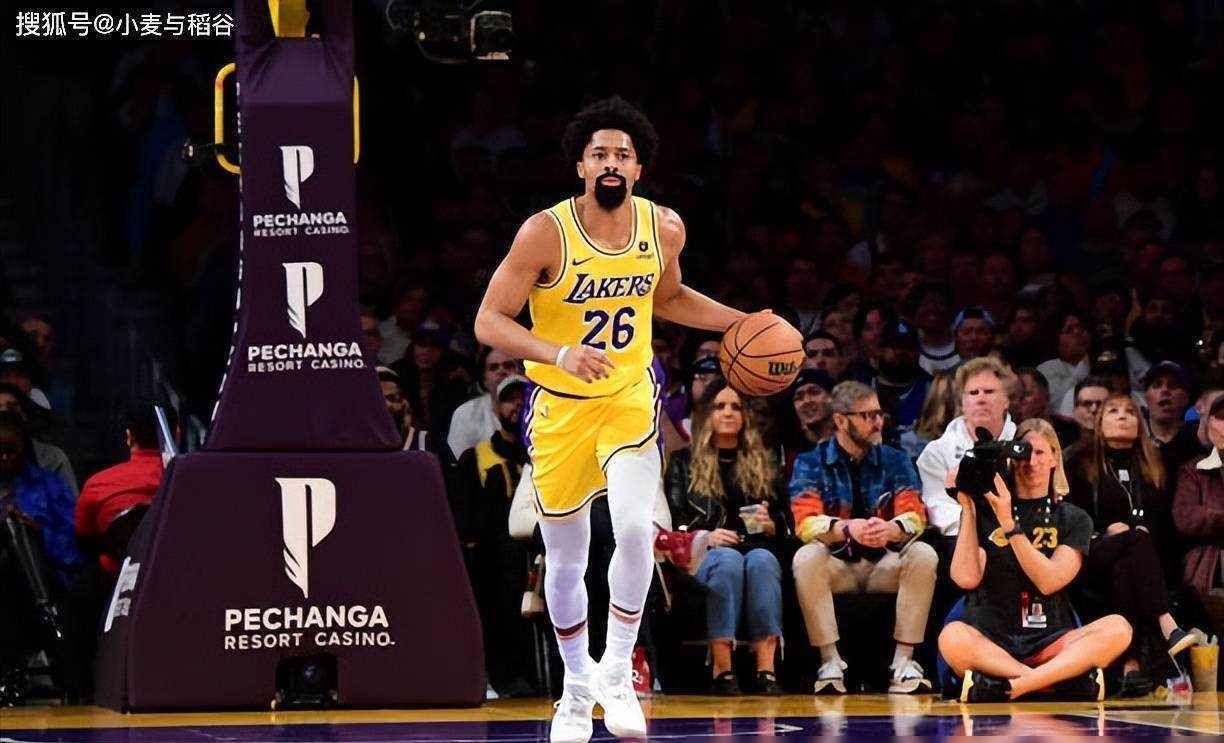 赛季开始后湖人表现不如预期，球队需调整战术