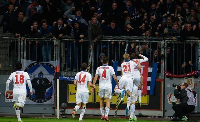 关于多特蒙德豪取三分,重返榜首位置的信息 关于多特蒙德豪取三分,重返榜首位置的信息