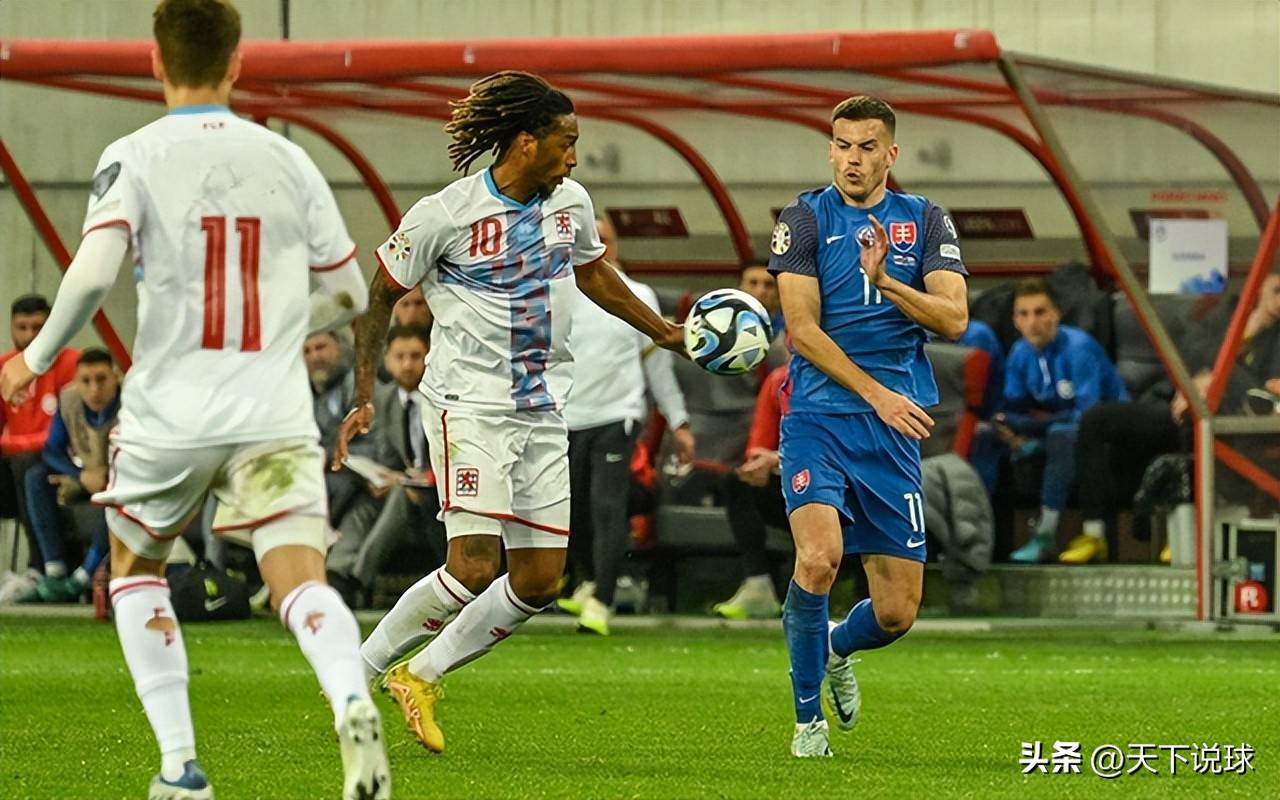 斯洛伐克队惨败,无缘下一轮 斯洛伐克队惨败,无缘下一轮