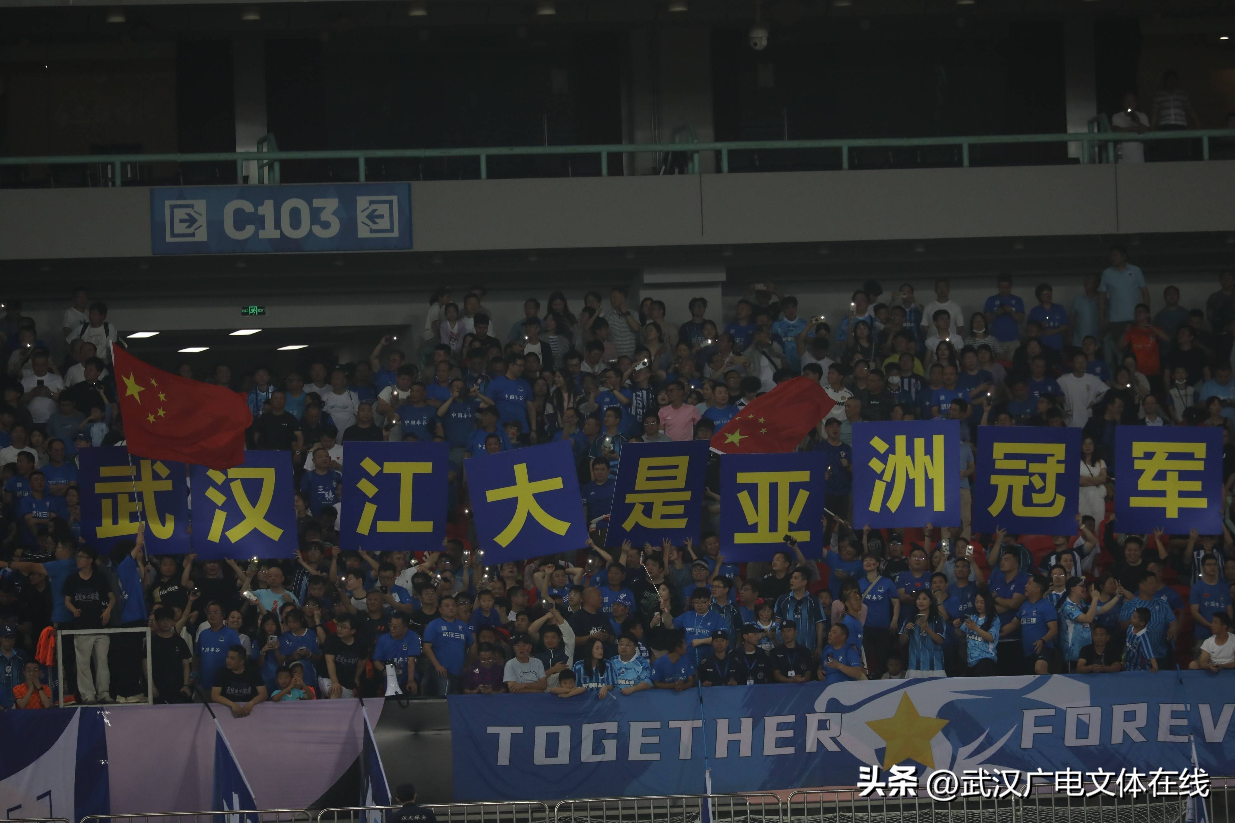 女足联赛冠军争夺战拉开序幕