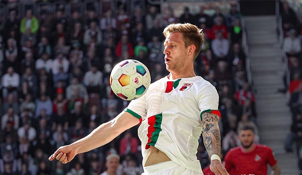 奥格斯堡在国内足球比赛中击败对手 奥格斯堡在国内足球比赛中击败对手