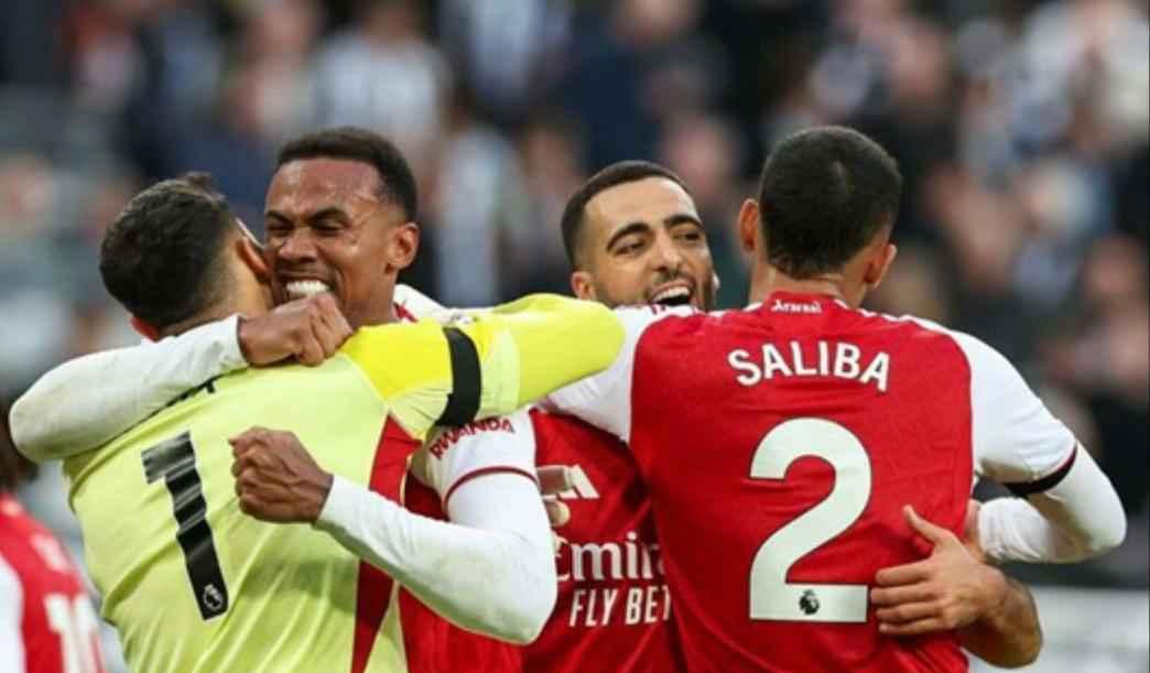 阿森纳遭遇连败,球队状态岌岌可危 阿森纳遭遇连败,球队状态岌岌可危