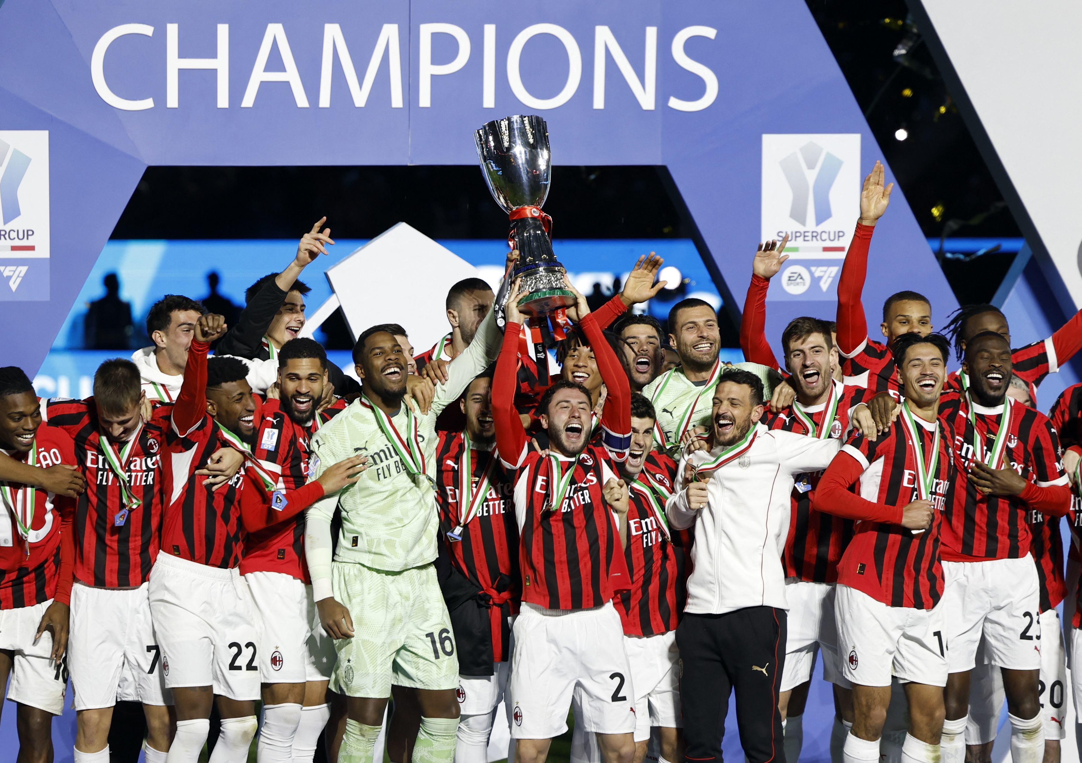 国际米兰憾负热那亚,遭遇联赛连败,困境难解 国际米兰憾负热那亚,遭遇联赛连败,困境难解