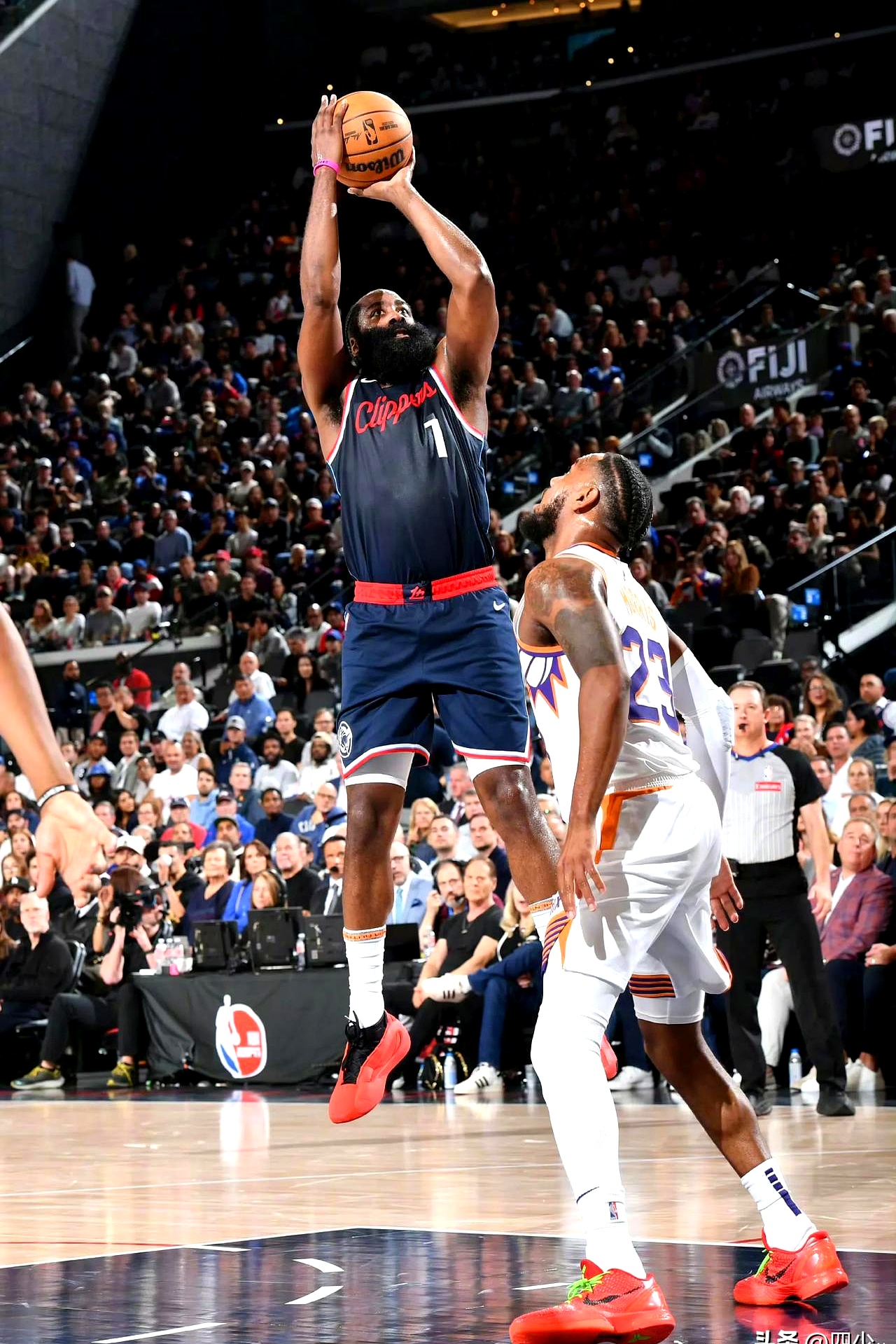 火箭连胜战胜篮网,哈登高效表现稳定 火箭连胜战胜篮网,哈登高效表现稳定