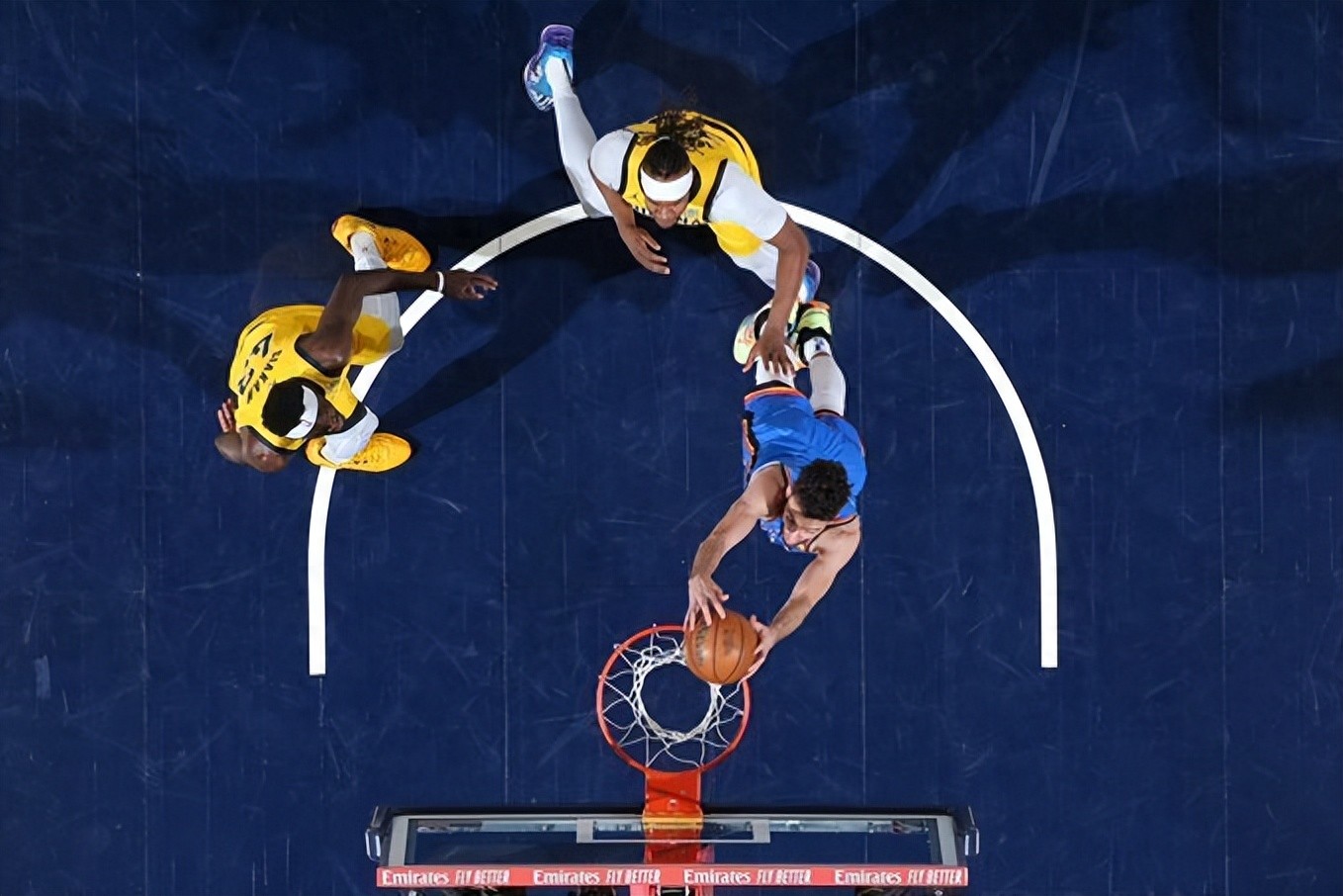 雷霆翻盘76人，武切维奇统治全场的简单介绍