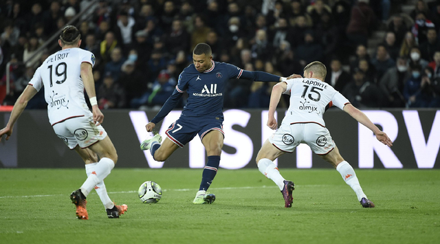 包含巴黎力克里昂,奥利维耶惊艳四座的词条 包含巴黎力克里昂,奥利维耶惊艳四座的词条