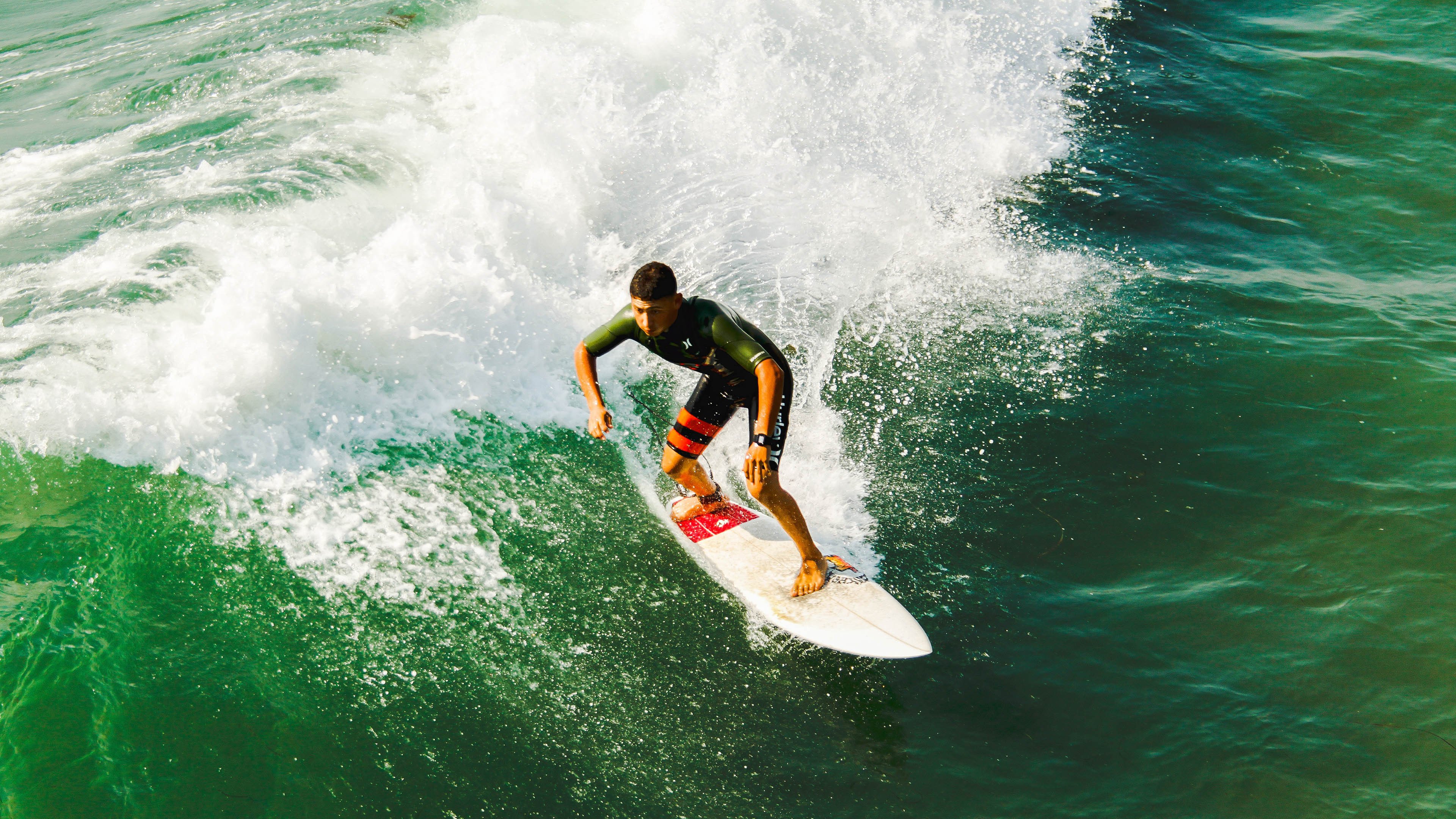 跨界接管，当戈贝尔在F1赛道一波带走比赛，活塞式胜利如何启示体育本质